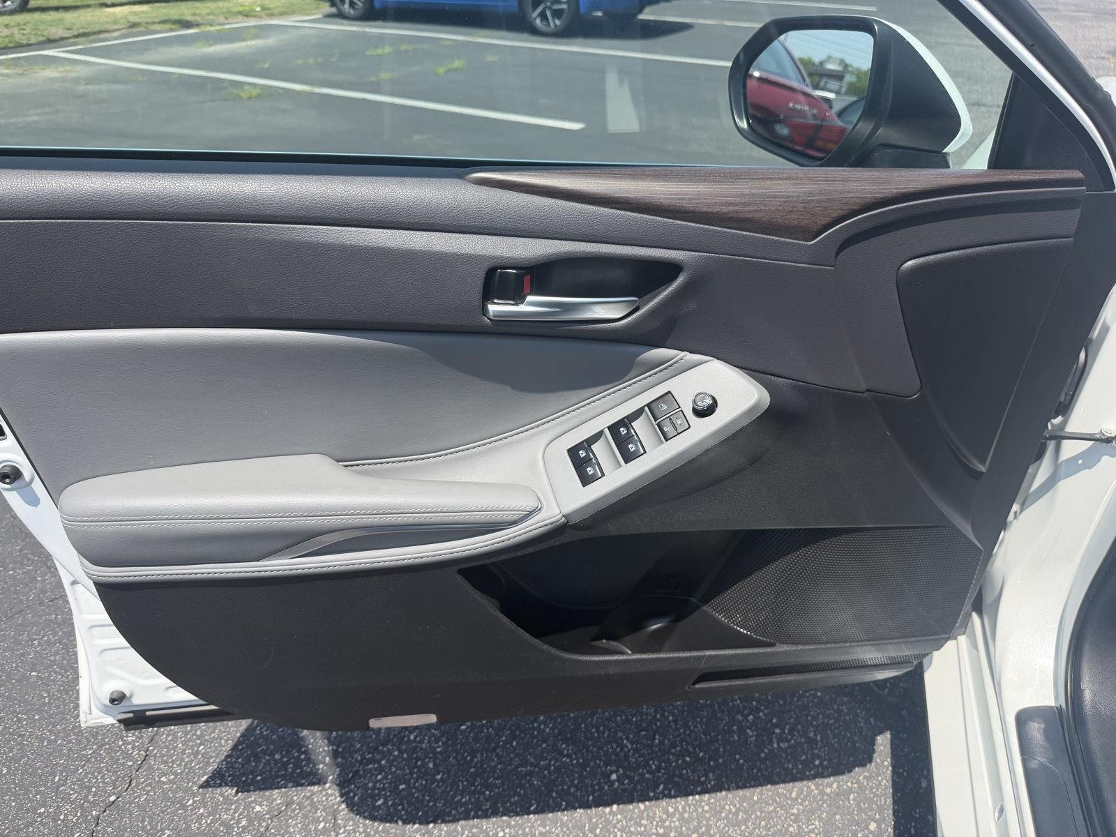 Used 2020 Toyota Avalon XLE w/ Moonroof Package FWD image 10