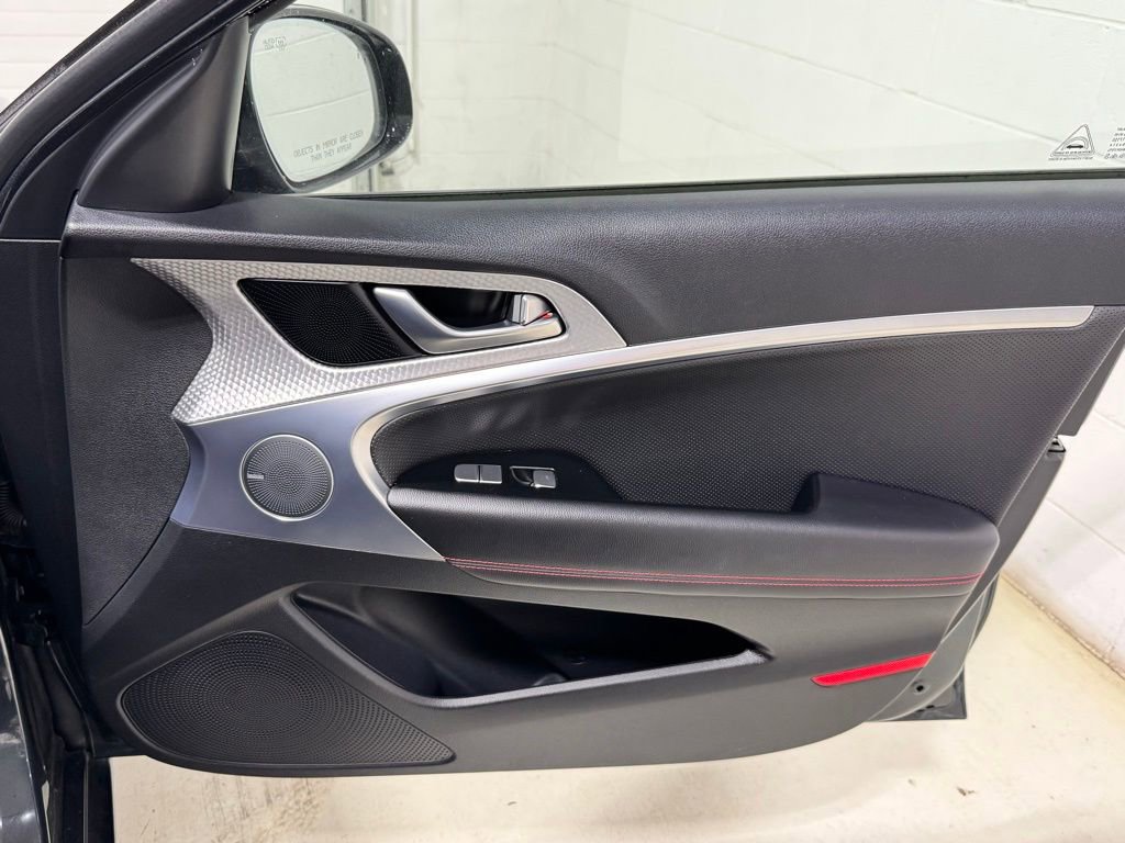 Used 2023 Genesis G70 2.0T w/ Sport Prestige Package image 33