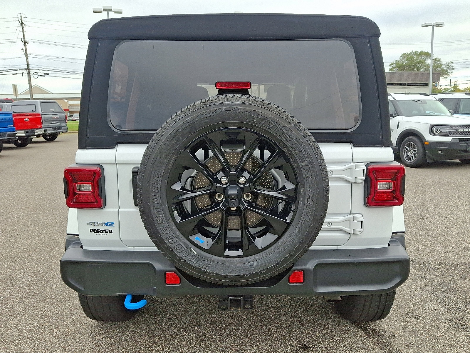 Used 2023 Jeep Wrangler Sahara w/ Cold Weather Group image 9