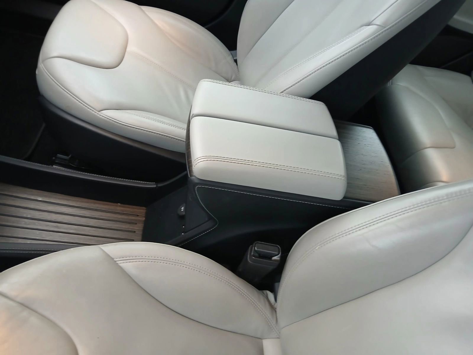 Used 2015 Tesla Model S 60 image 8