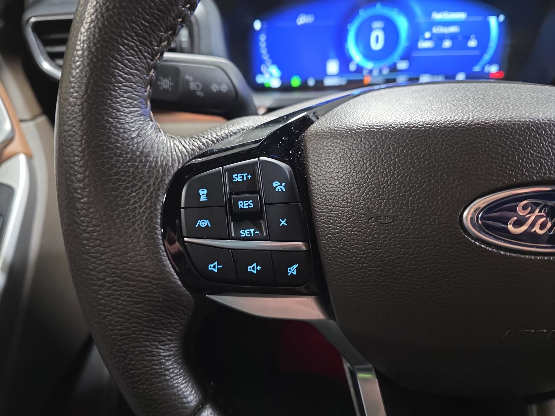 Used 2023 Ford Explorer King Ranch w/ Technology Package image 17