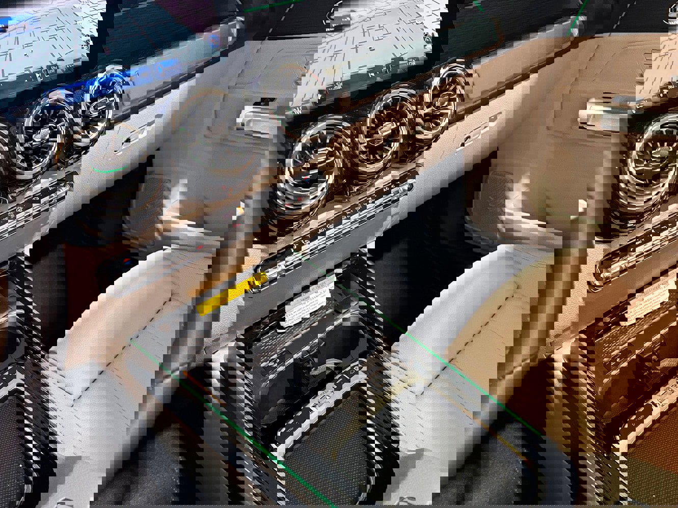 New 2025 Mercedes-Benz GLB 250 4MATIC image 12