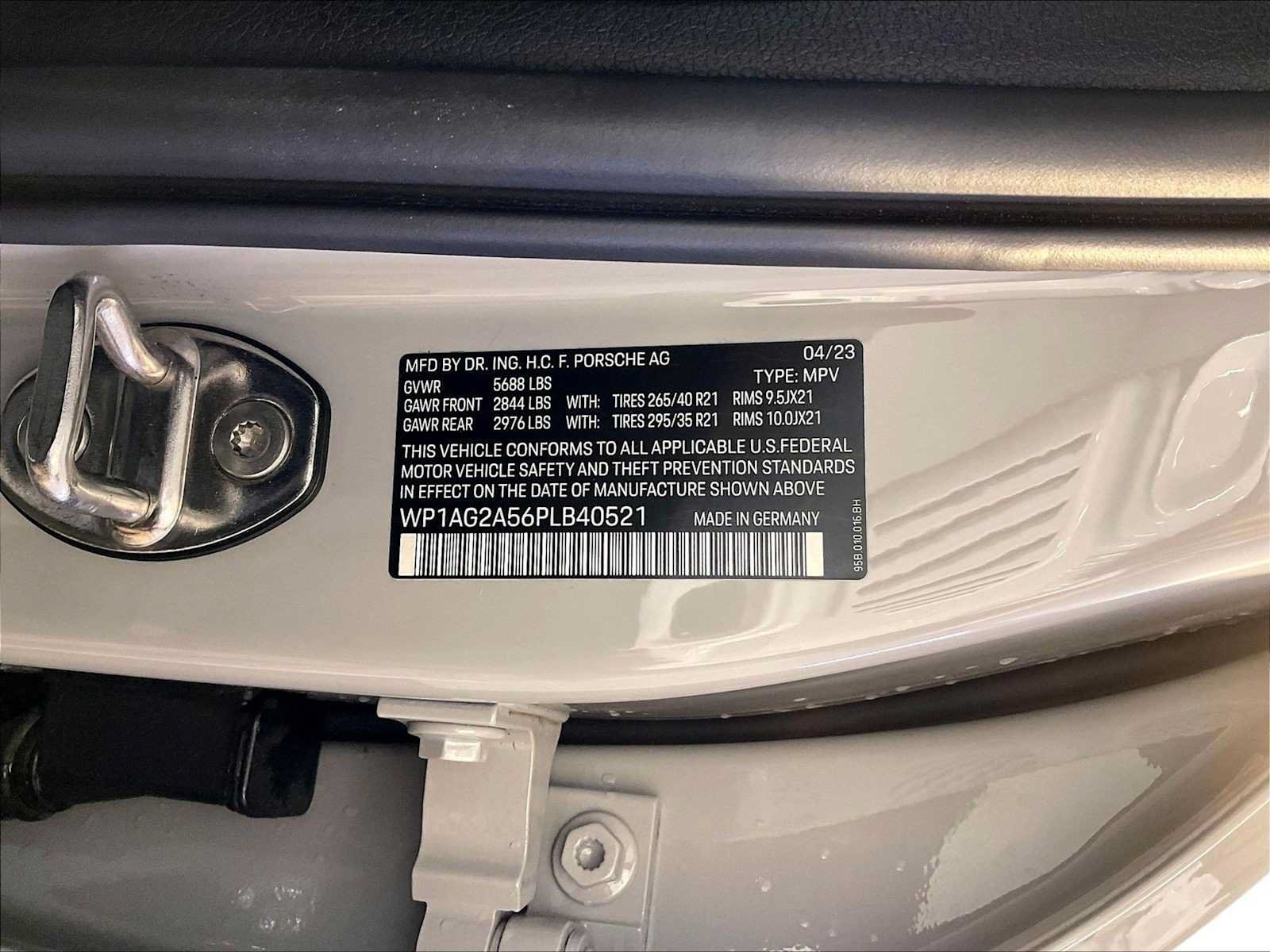 Certified 2023 Porsche Macan S AWD/4WD image 37