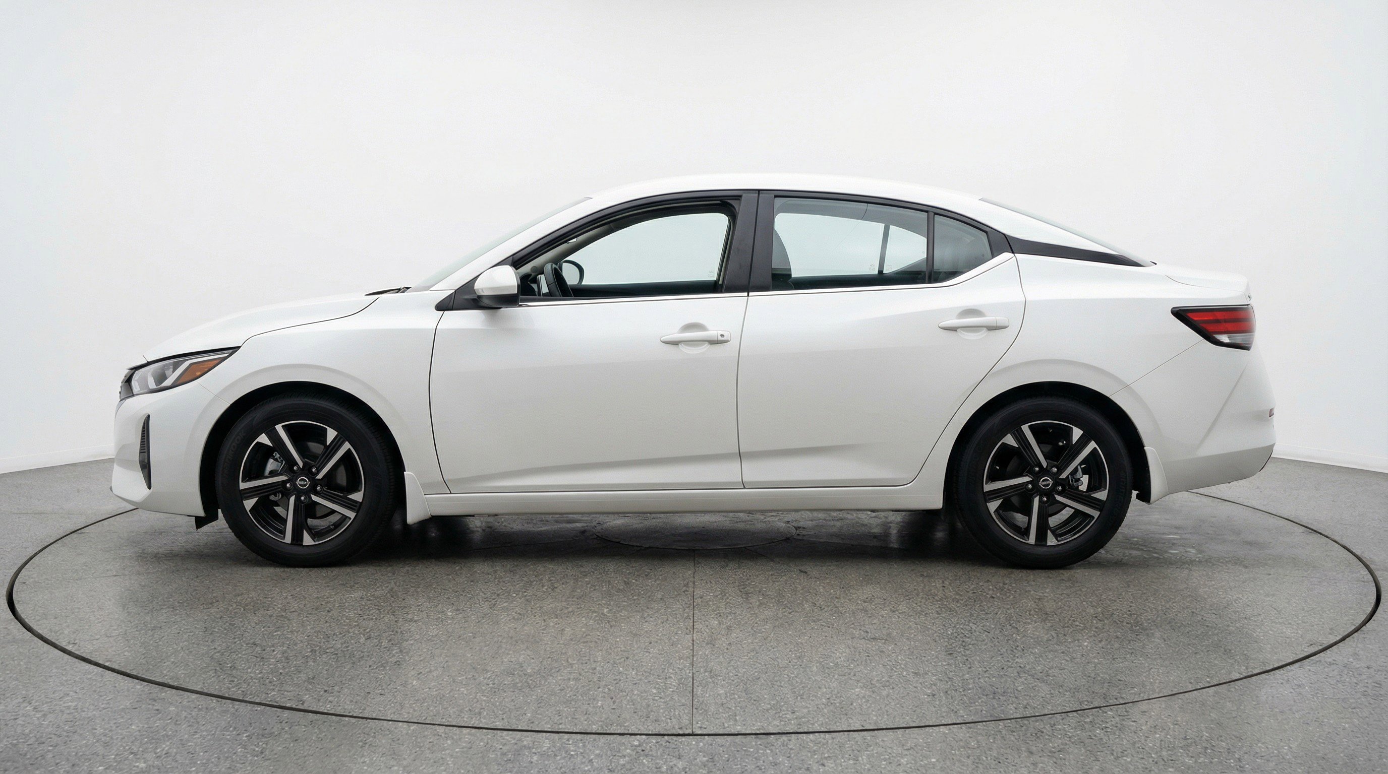 Used 2025 Nissan Sentra SV FWD image 5