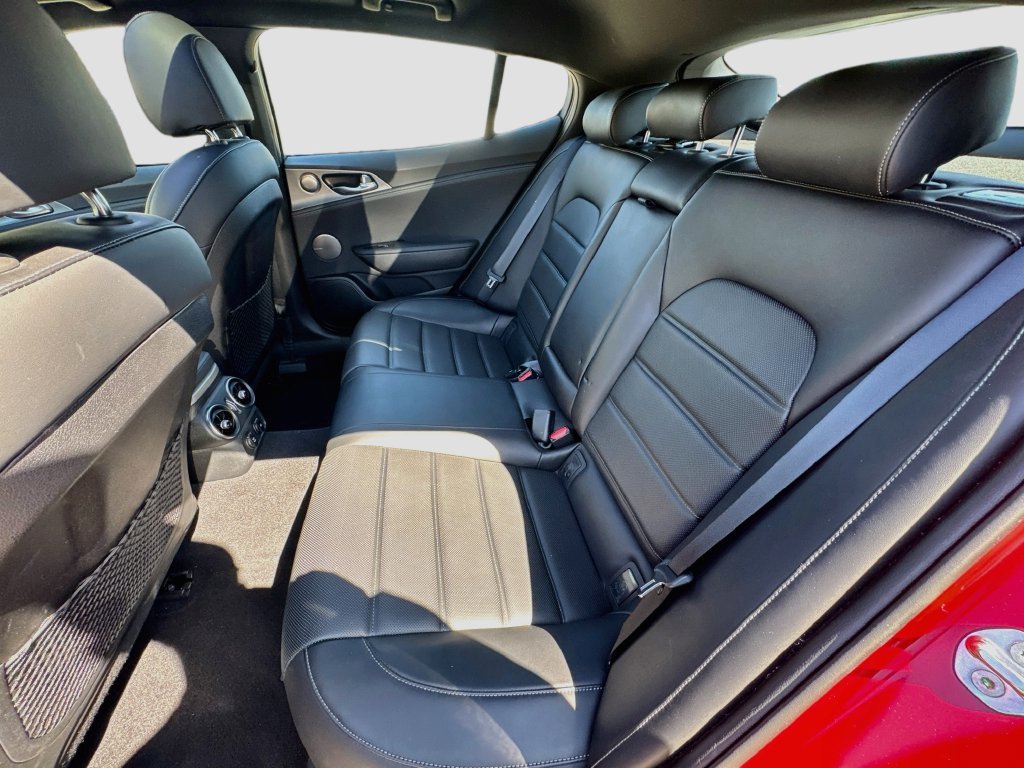 Used 2018 Kia Stinger GT2 RWD image 29