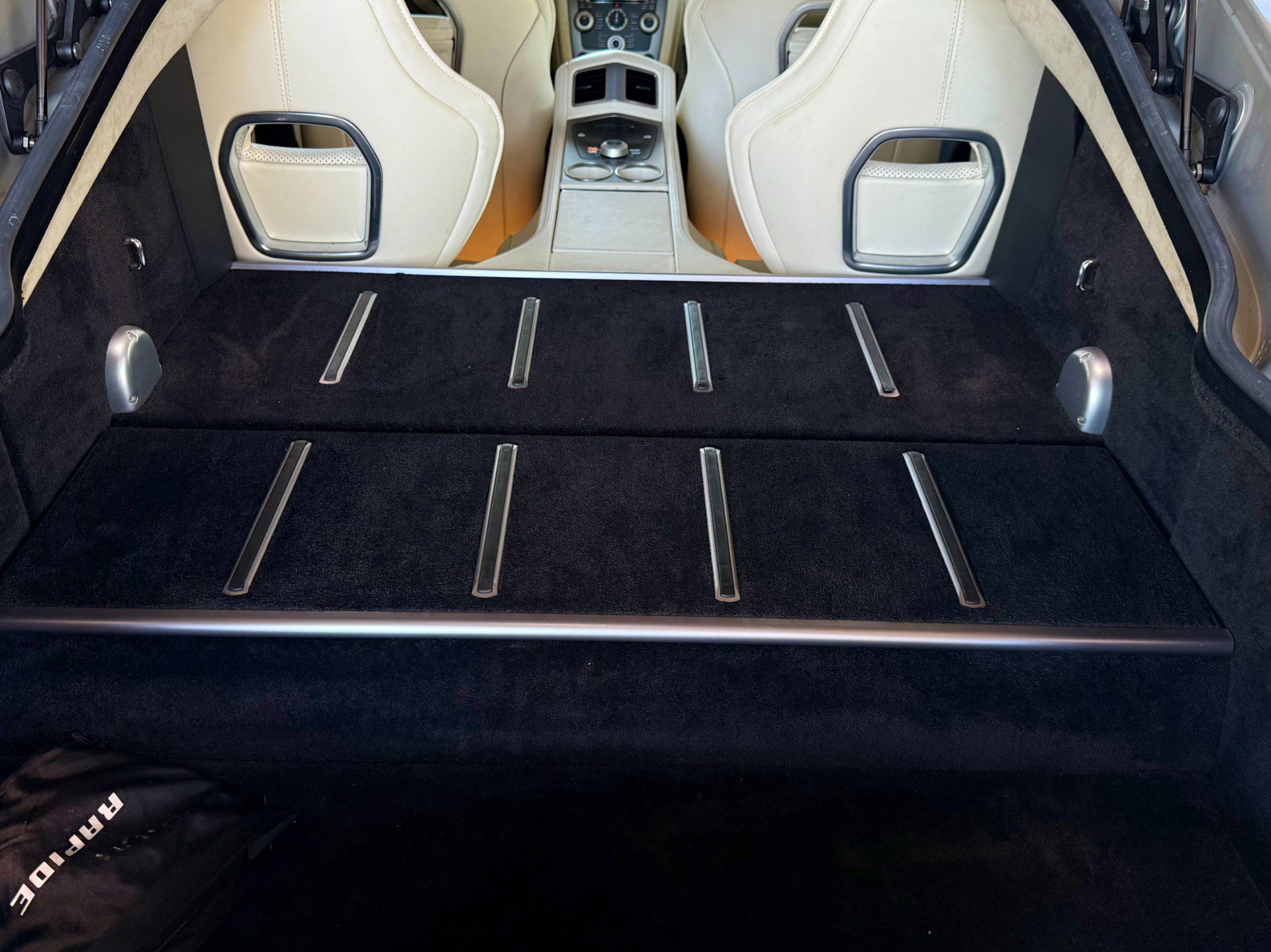 Used 2011 Aston Martin Rapide Luxe image 20