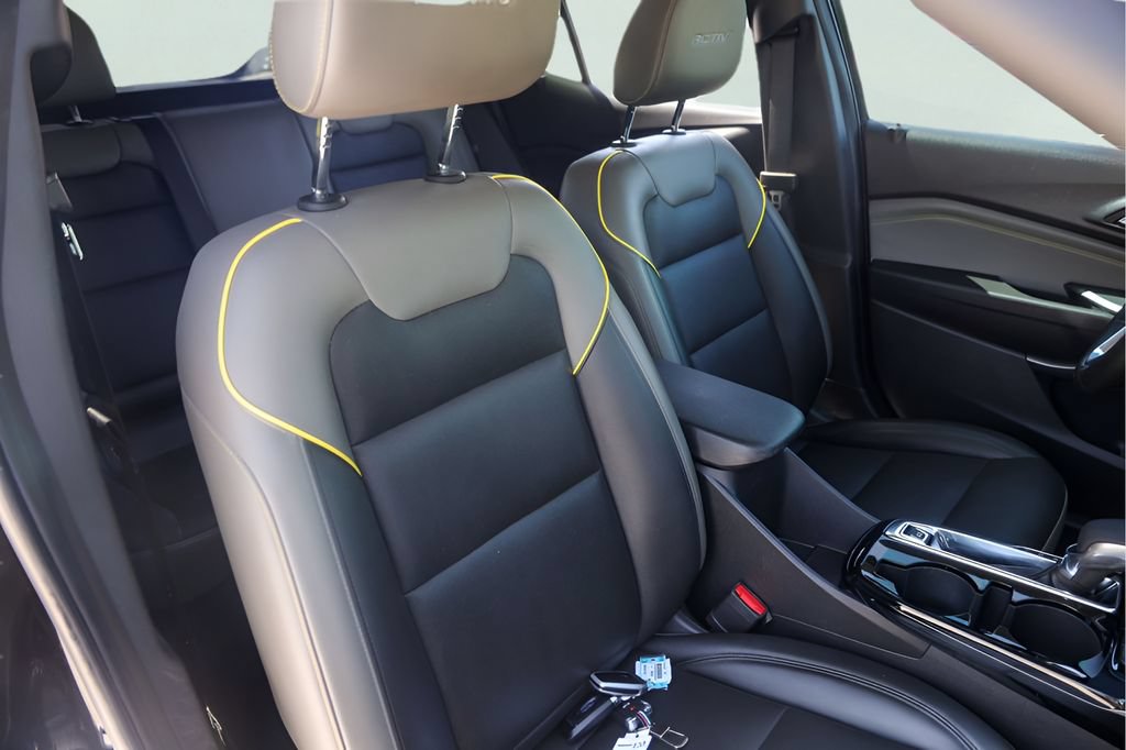 Used 2025 Chevrolet Trax ACTIV FWD image 31