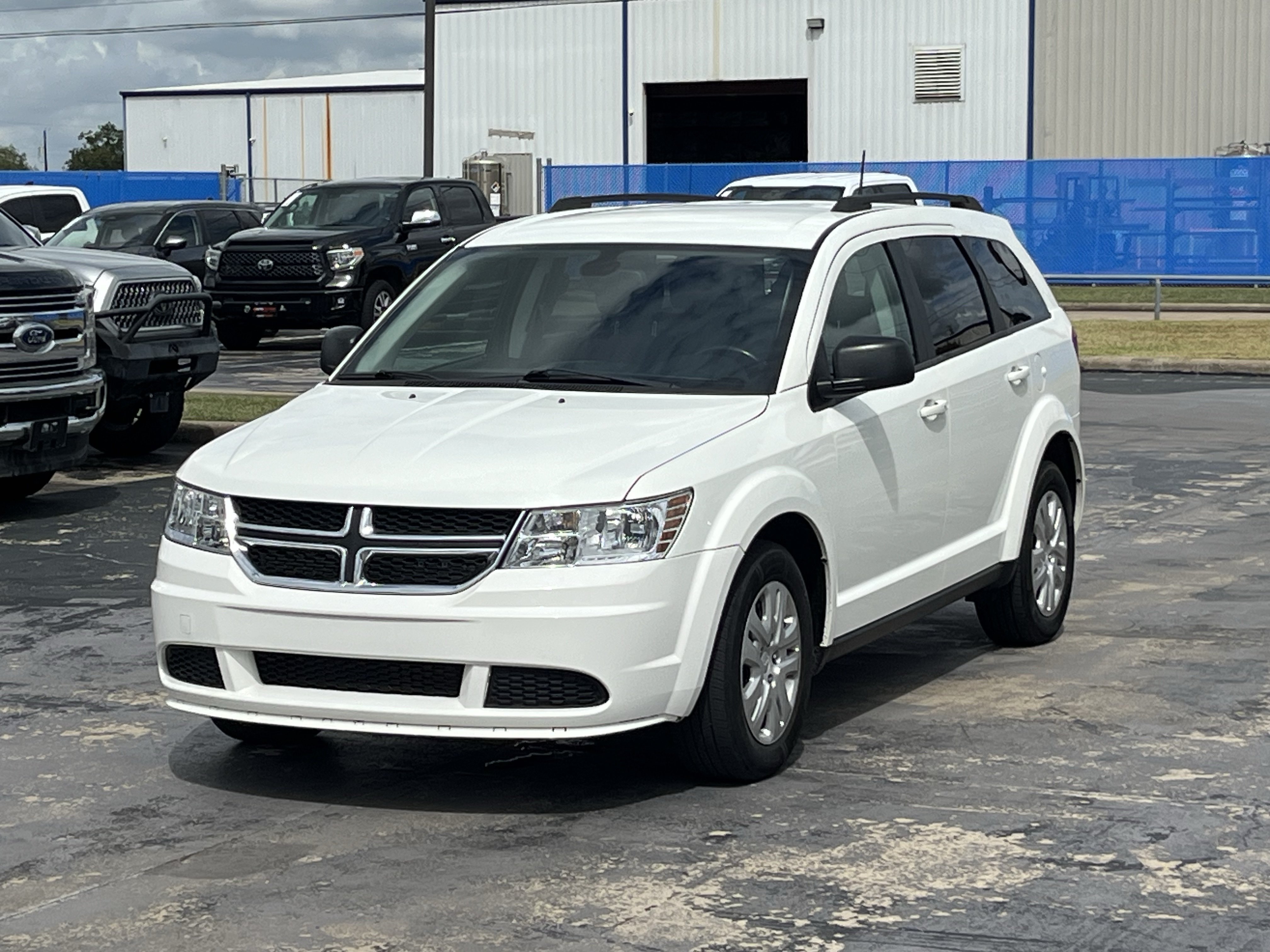 Used 2020 Dodge Journey SE w/ SE Popular Equipment Group FWD image 3