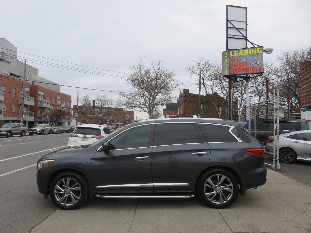 Used 2014 INFINITI QX60 AWD w/ Deluxe Touring Package image 7