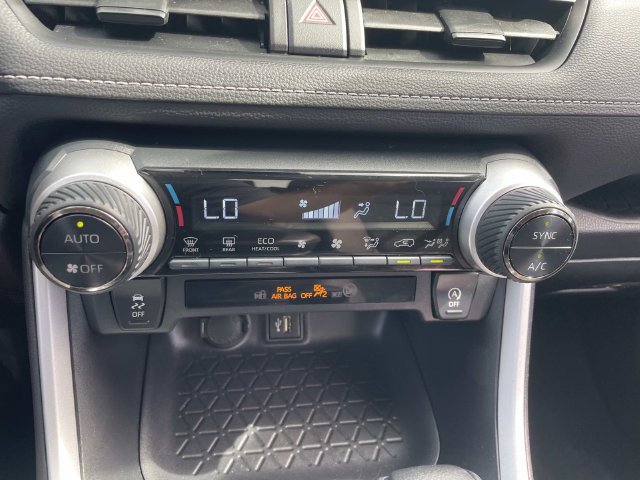 Used 2024 Toyota RAV4 XLE FWD image 27