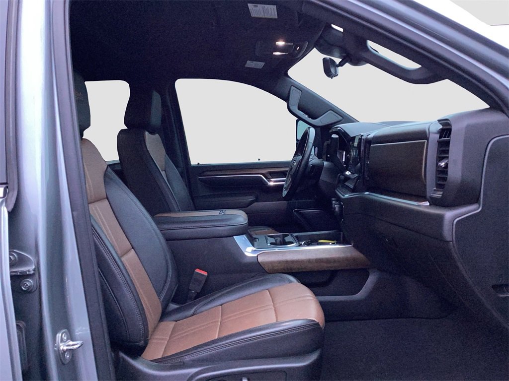 Used 2024 Chevrolet Silverado 3500 High Country w/ Technology Package image 18
