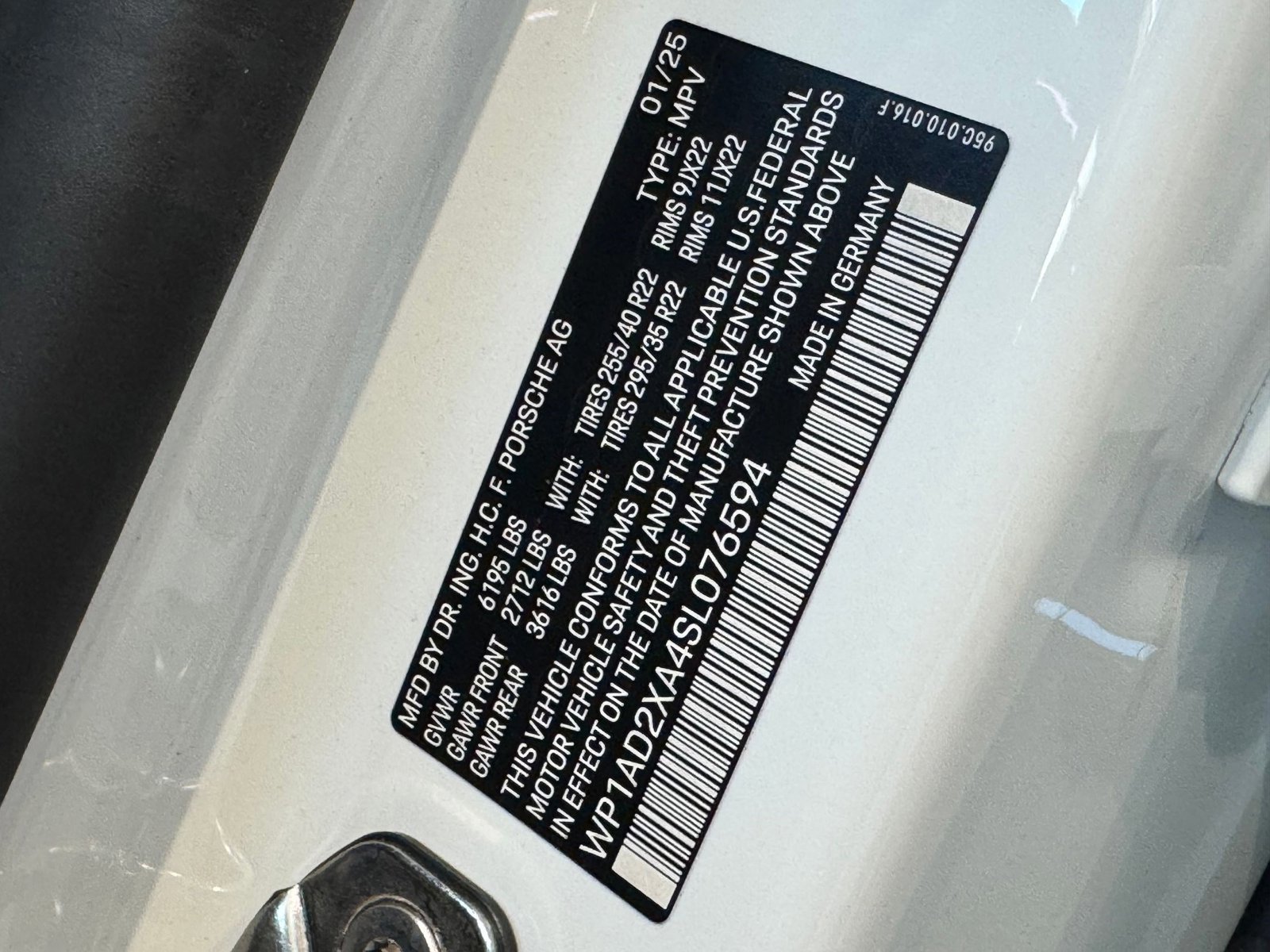 Certified 2025 Porsche Macan Electric image 29