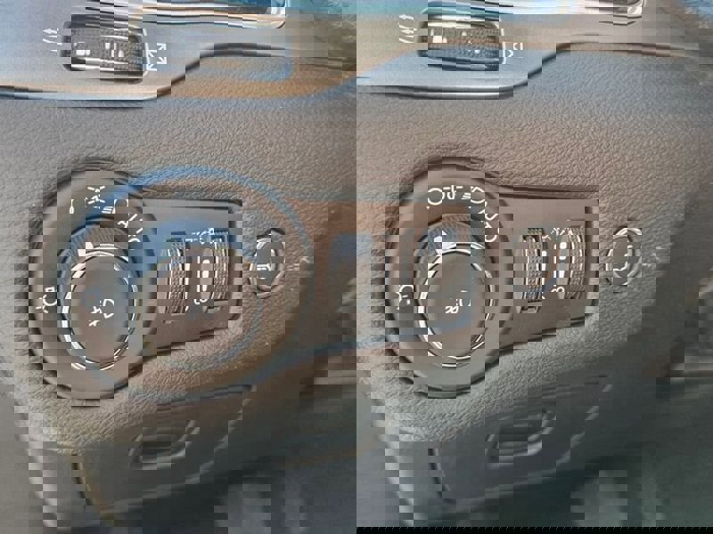 Used 2022 Jeep Cherokee Limited image 33