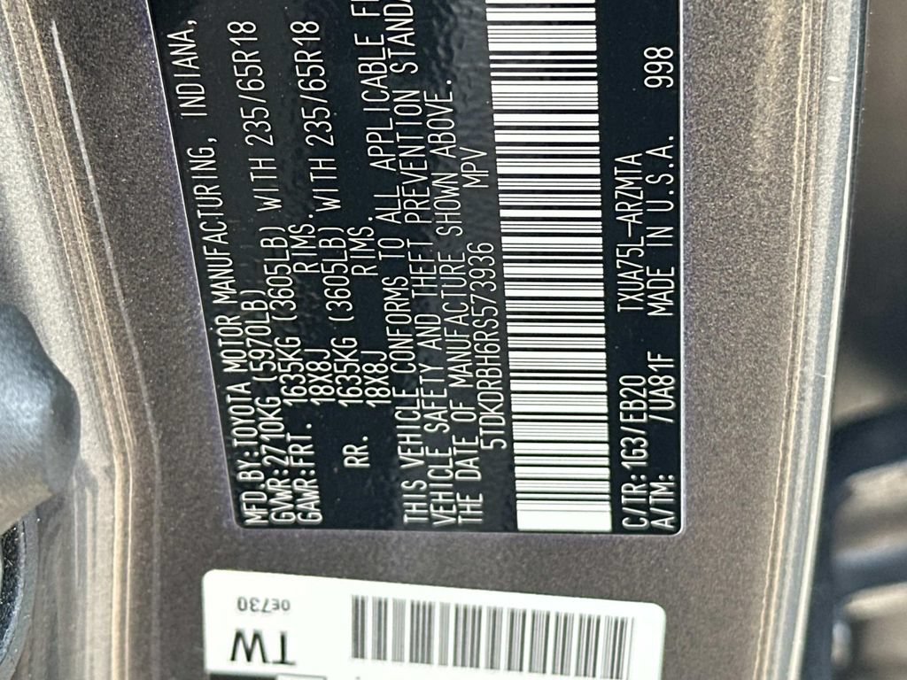 Used 2024 Toyota Highlander XLE AWD/4WD image 31