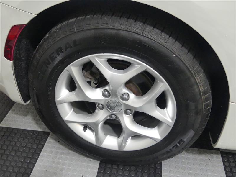 Used 2020 Chrysler Pacifica Touring-L w/ Tire & Wheel Group FWD image 17