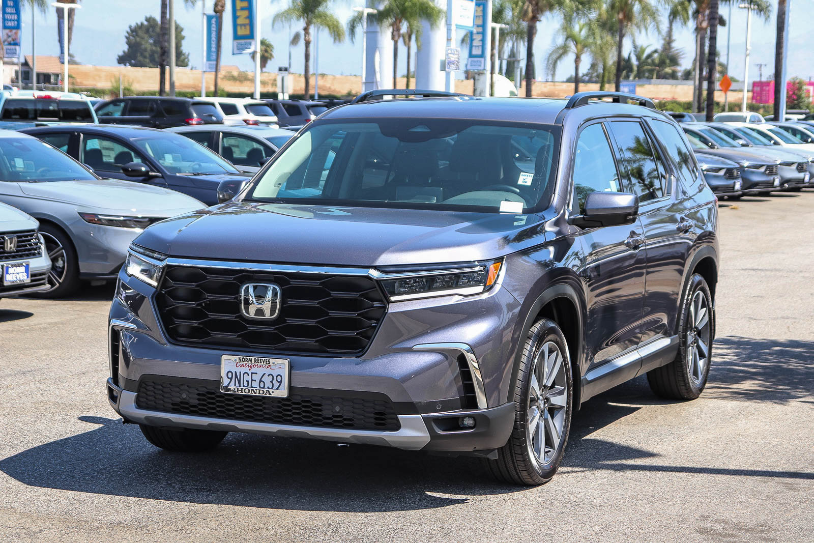 Certified 2025 Honda Pilot Touring image 3