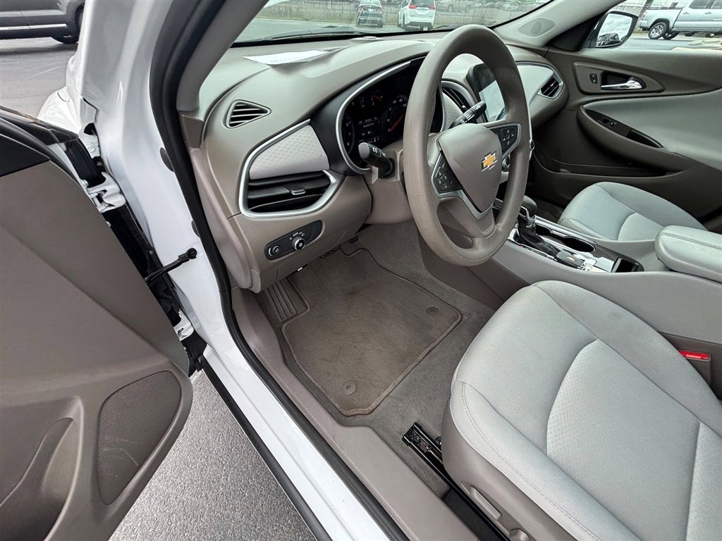 Used 2022 Chevrolet Malibu LT FWD image 13