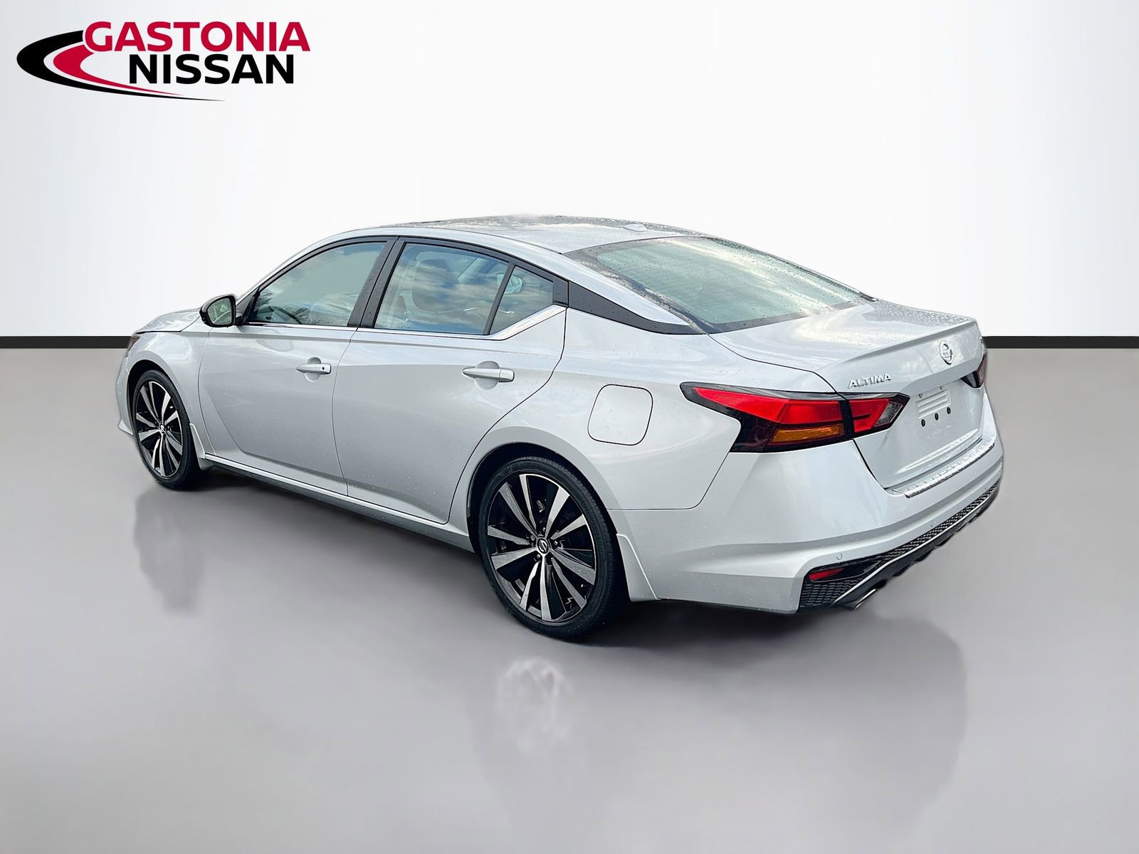 Used 2021 Nissan Altima 2.5 SR w/ SR Premium Package image 6