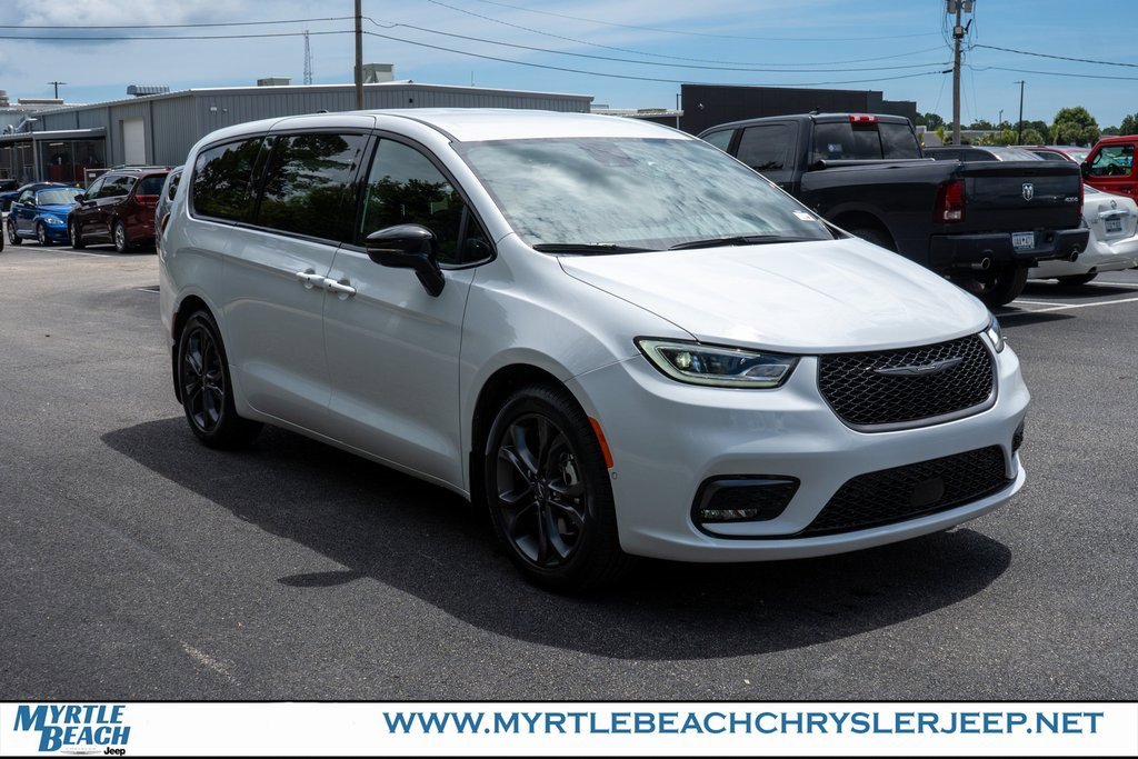 New 2026 Chrysler Pacifica Select image 8