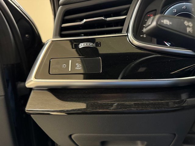 Used 2025 Audi Q7 3.0T Premium Plus w/ Premium Plus Package AWD/4WD image 12