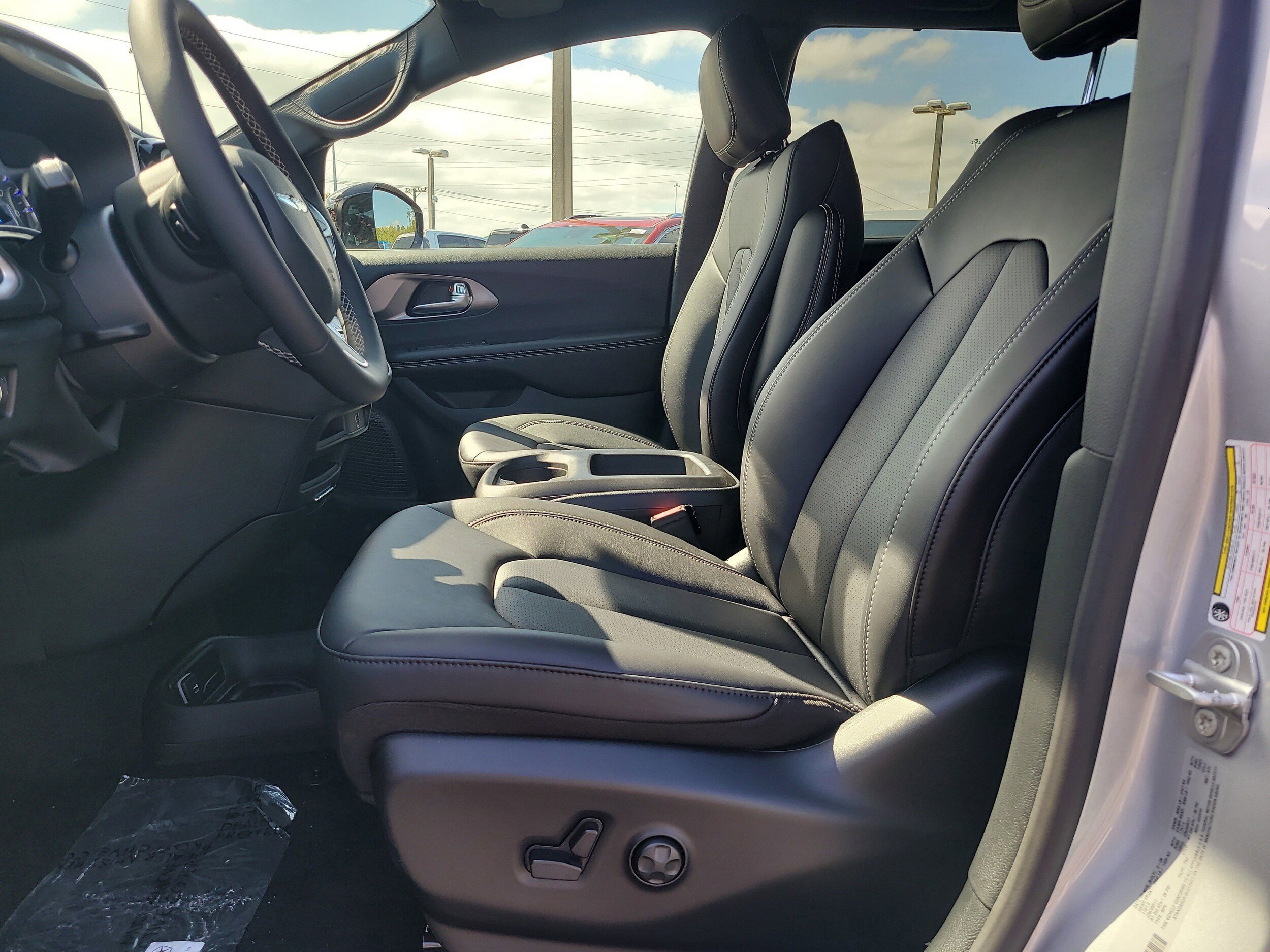 New 2026 Chrysler Pacifica Select FWD image 14