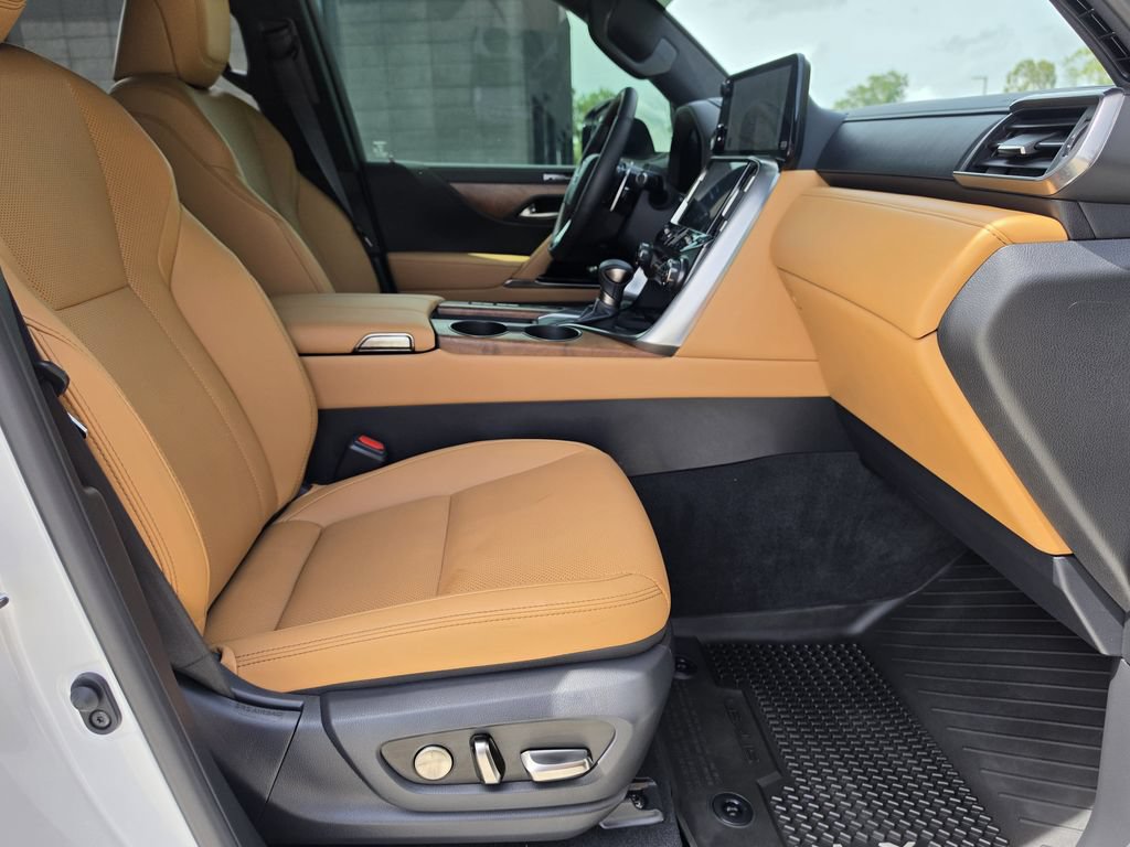 Used 2026 Lexus LX 600 4WD w/ Accessory Package (2T) image 29