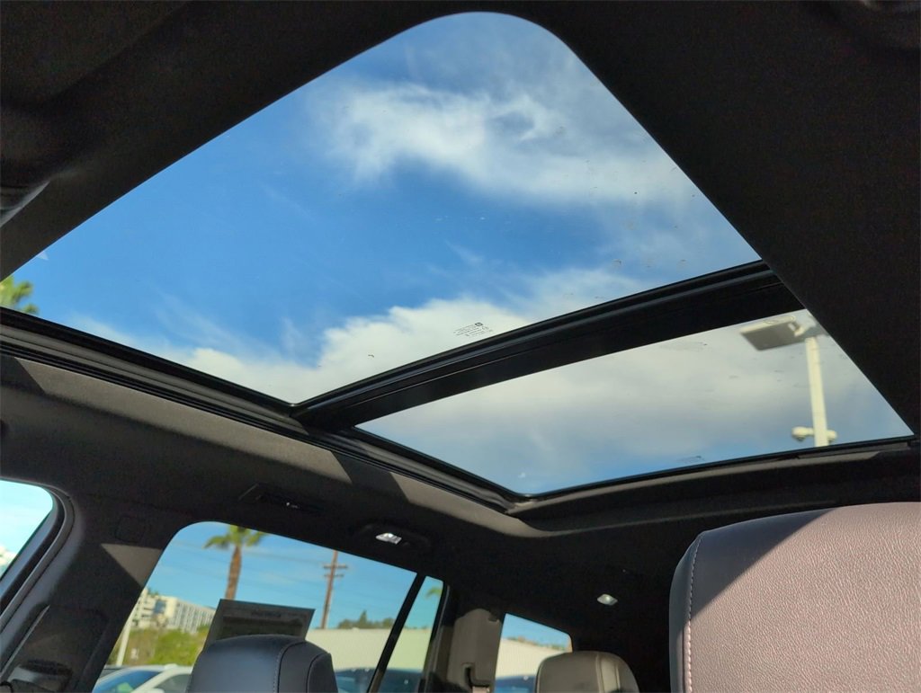 Used 2025 Cadillac XT6 Luxury image 7