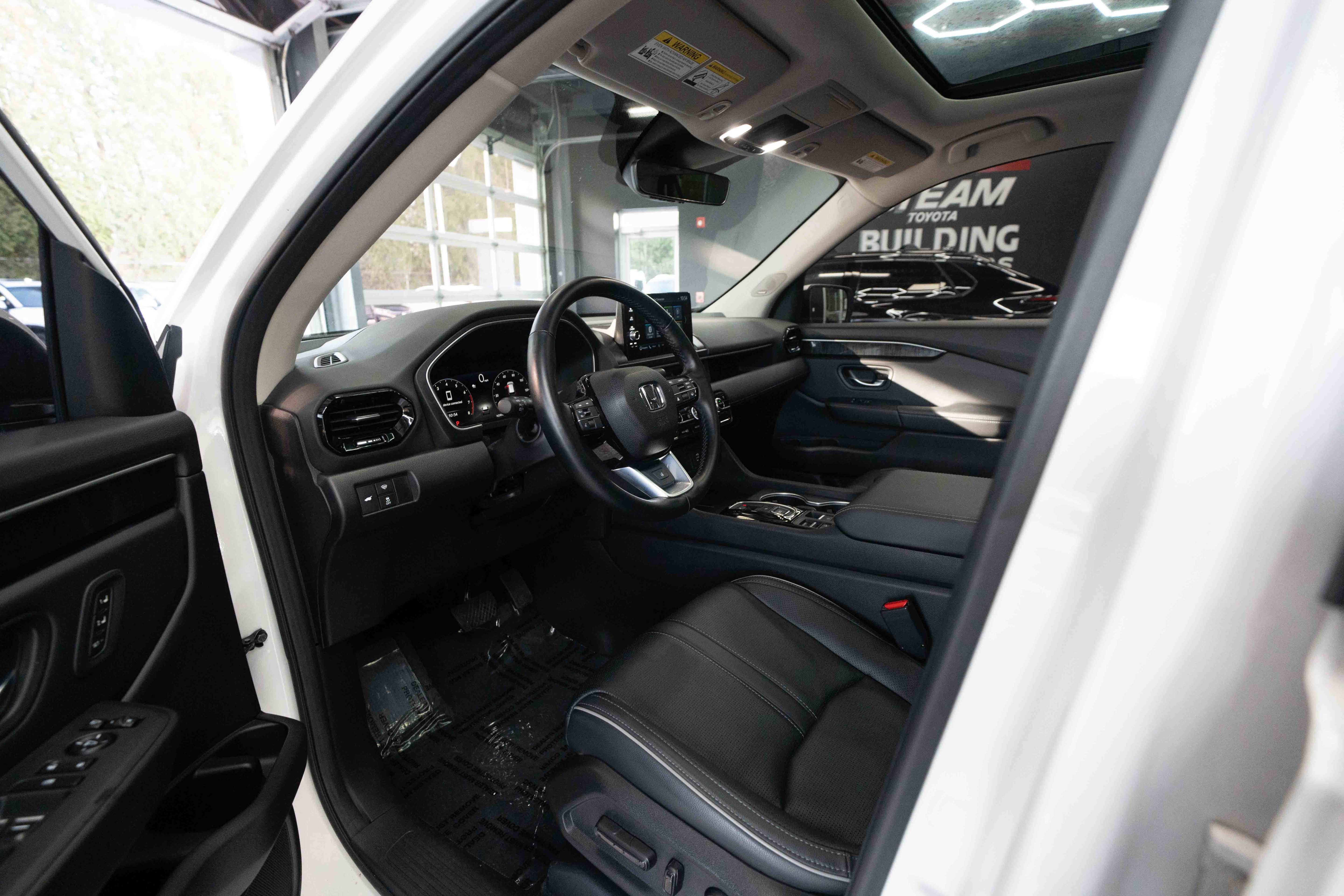 Used 2023 Honda Pilot Elite image 8