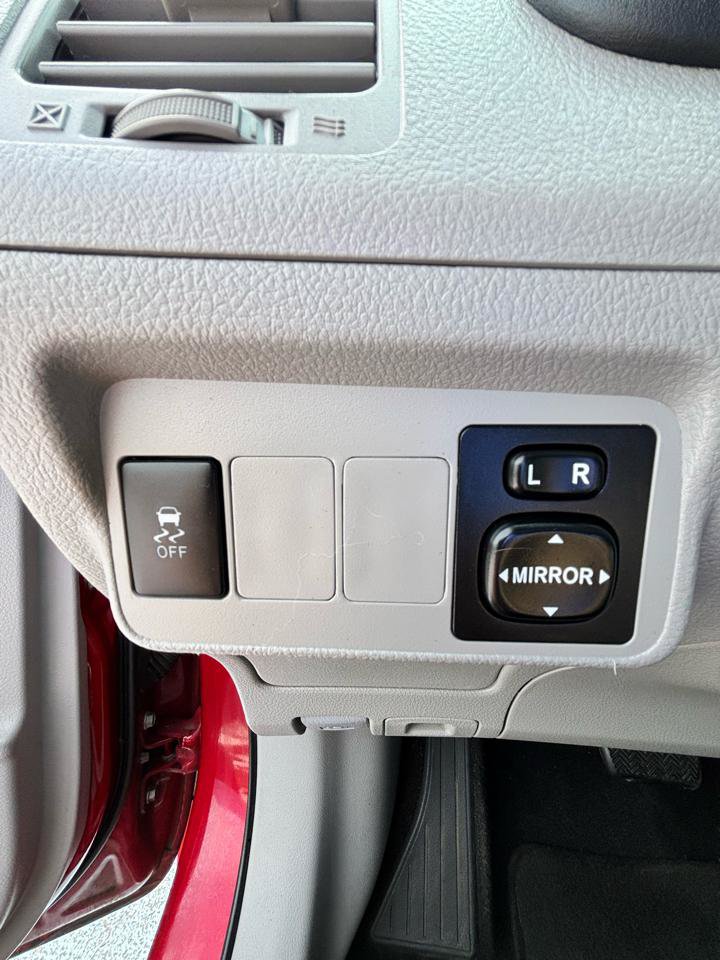 Used 2012 Toyota Corolla LE FWD image 11