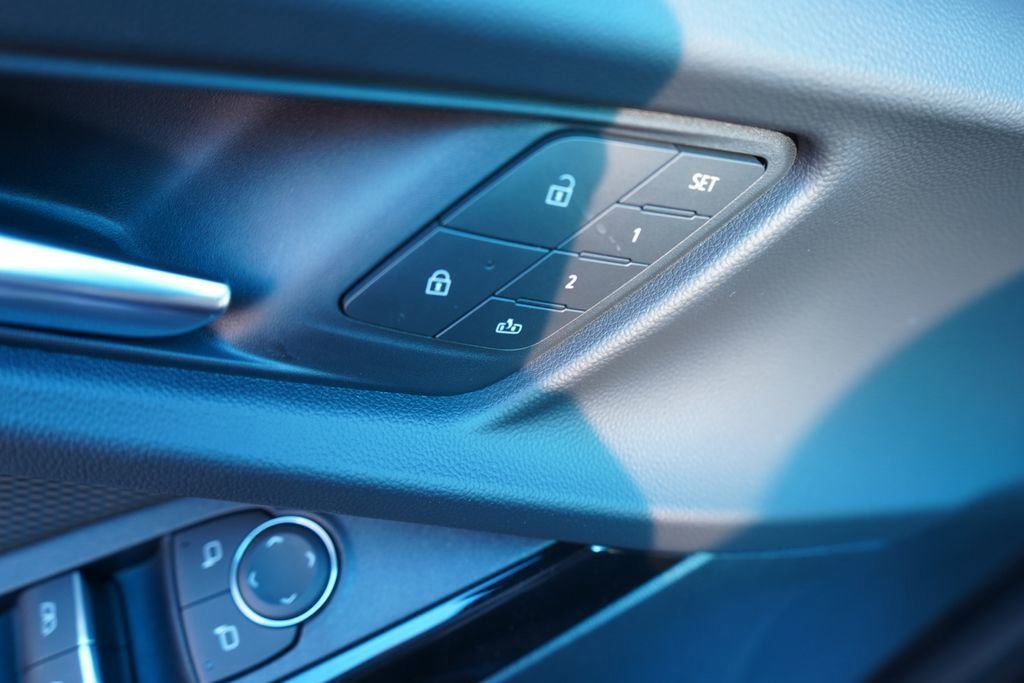 New 2026 Chevrolet Equinox RS w/ Convenience Package III FWD image 31