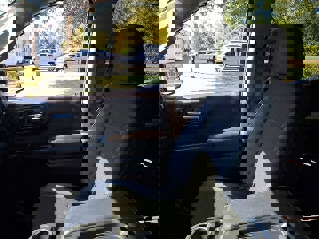 Used 2022 Chevrolet Silverado 1500 Custom w/ Safety Confidence Package image 30