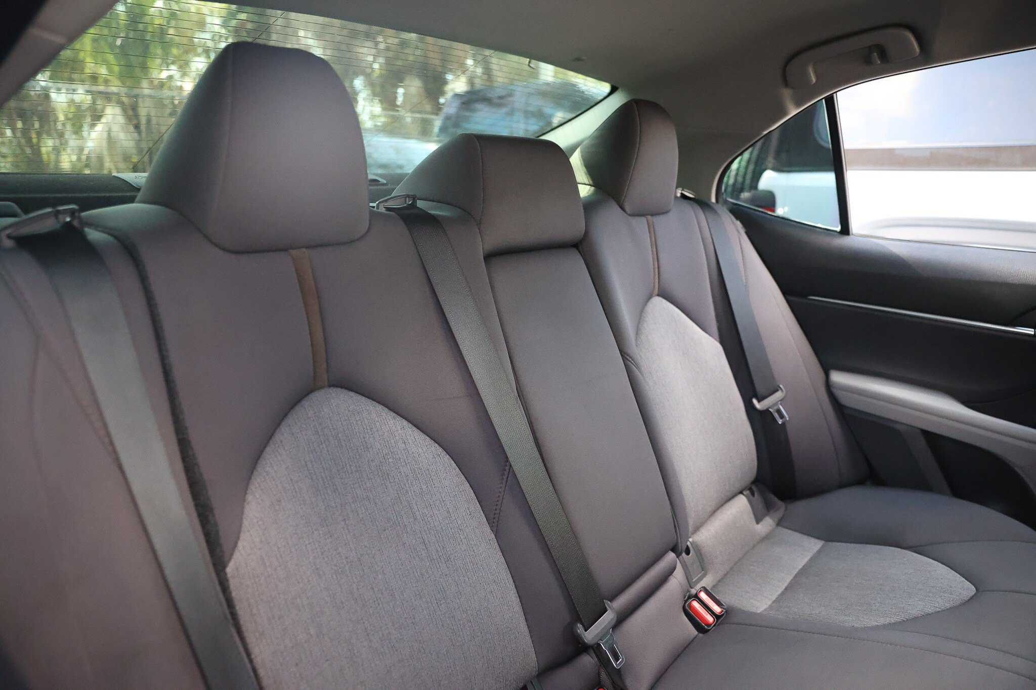 Used 2020 Toyota Camry LE FWD image 17