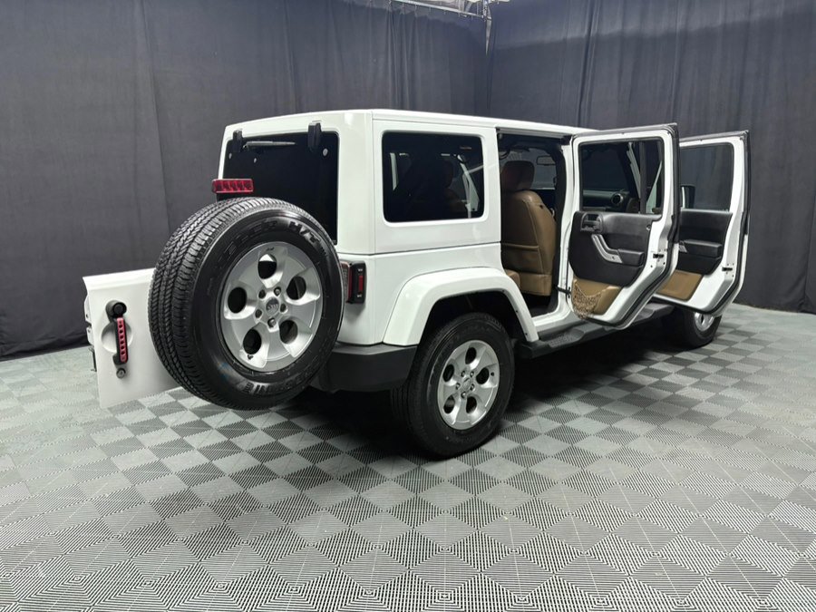 Used 2015 Jeep Wrangler Unlimited Sahara w/ Dual Top Group image 22