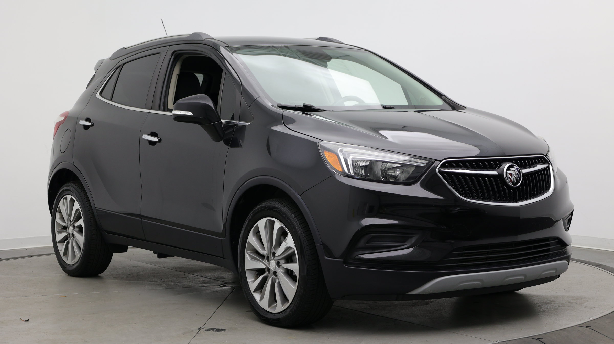 Used 2019 Buick Encore Preferred w/ LPO, Active Package FWD image 3