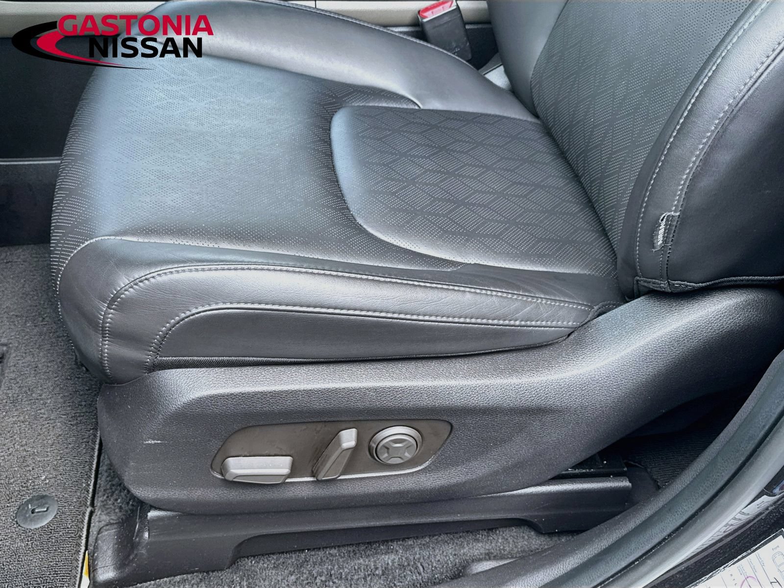 Used 2025 Kia Carnival FWD image 25