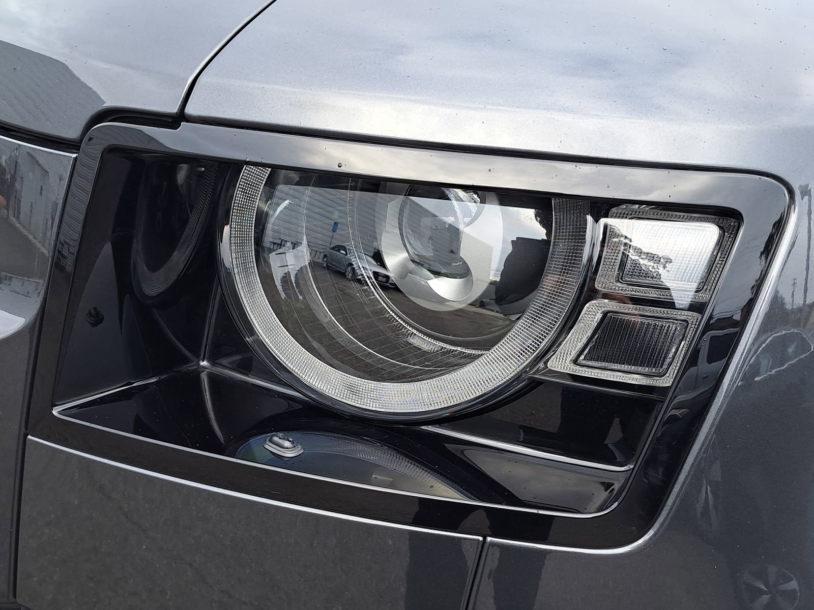 Used 2025 Land Rover Defender 110 V8 image 33