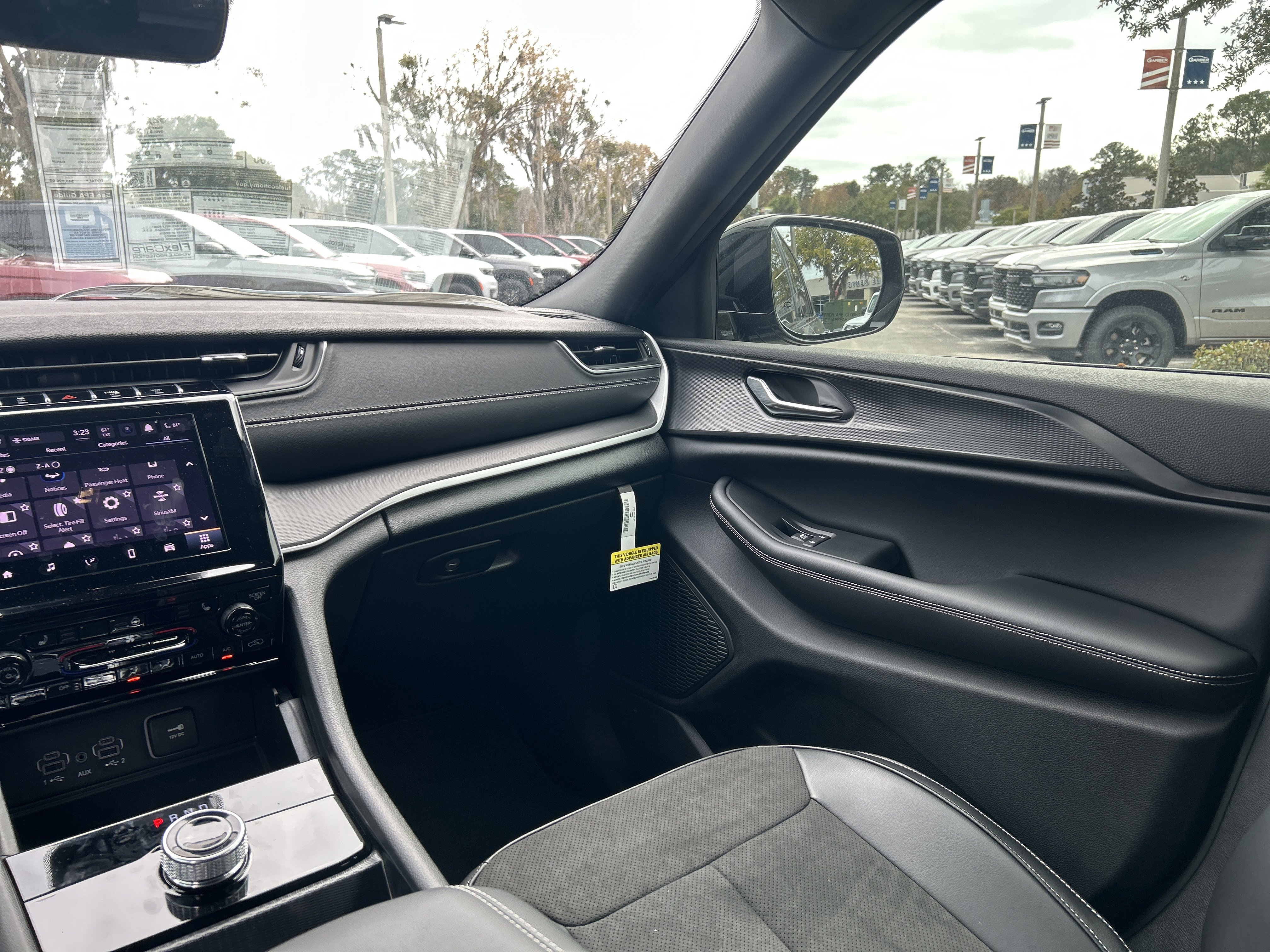 New 2025 Jeep Grand Cherokee Altitude image 37