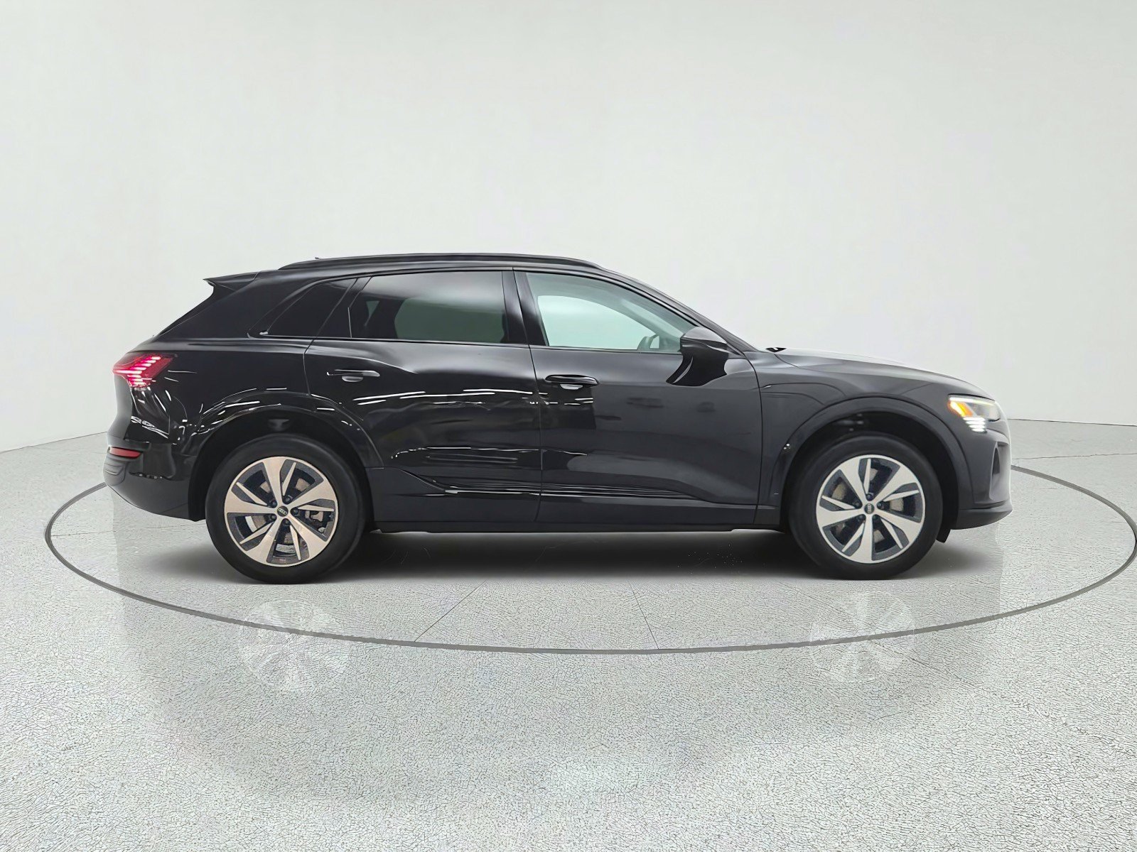 Used 2024 Audi Q8 e-tron Premium AWD/4WD image 4