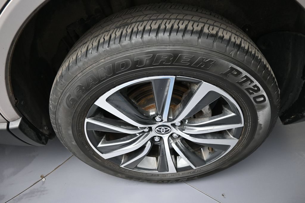 Certified 2024 Toyota Venza LE AWD/4WD image 15
