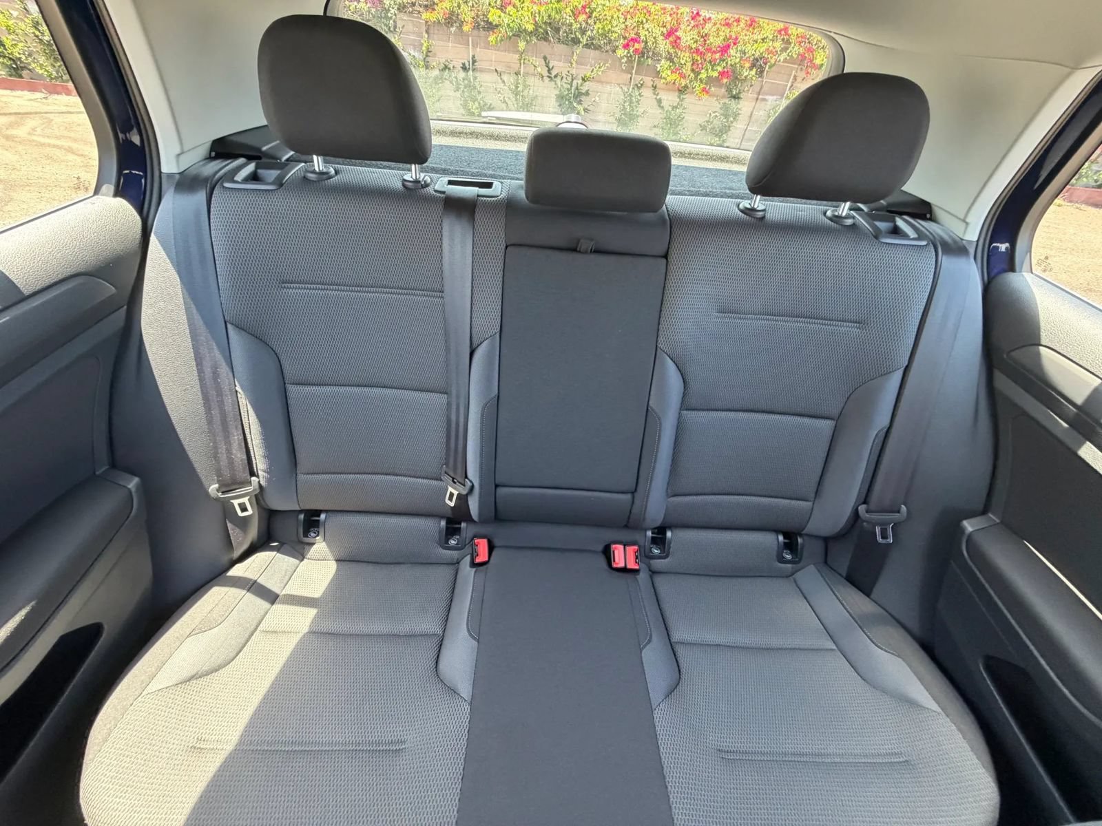 Used 2017 Volkswagen e-Golf SE FWD image 30