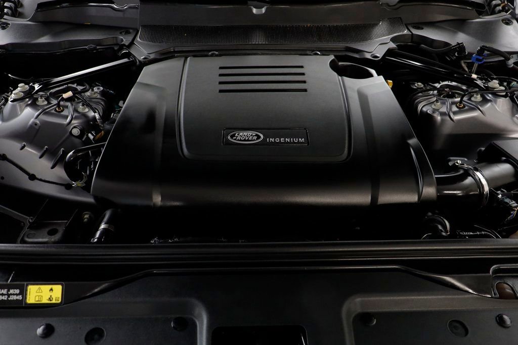 Used 2025 Land Rover Discovery S image 25