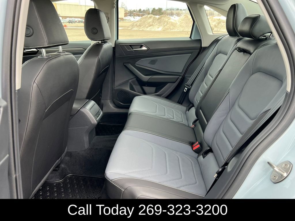 Used 2025 Volkswagen Jetta SEL image 4