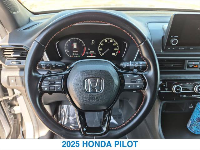 Certified 2025 Honda Pilot Sport image 15