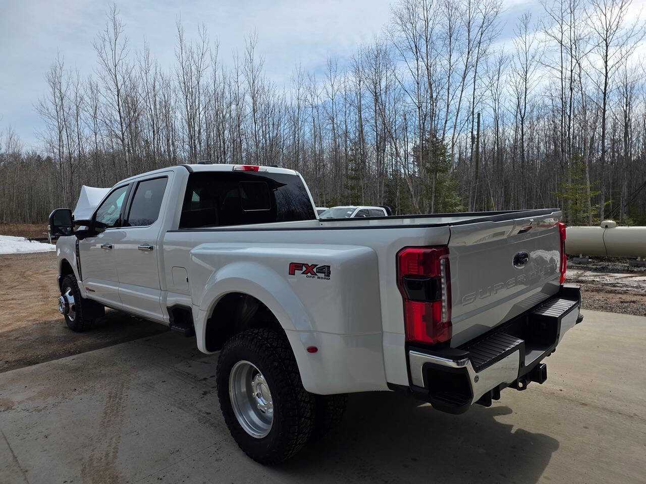 Used 2024 Ford F350 Lariat w/ Lariat Ultimate Package AWD/4WD image 5