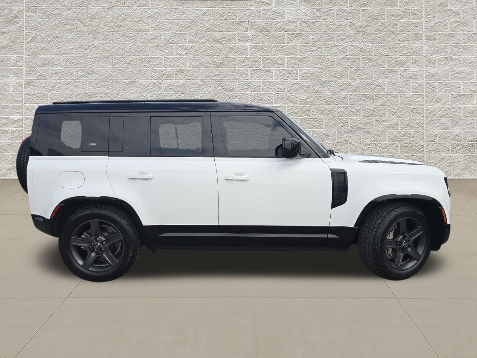 Used 2022 Land Rover Defender 110 X-Dynamic HSE AWD/4WD image 8