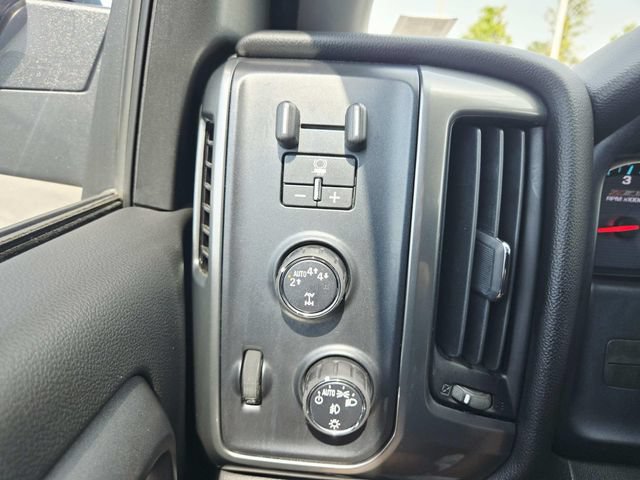 Used 2018 Chevrolet Silverado 1500 LT w/ All Star Edition AWD/4WD image 27