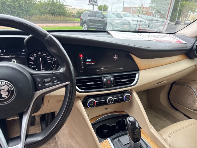 Used 2017 Alfa Romeo Giulia Ti w/ TI Lusso Light Wood Package AWD/4WD image 18
