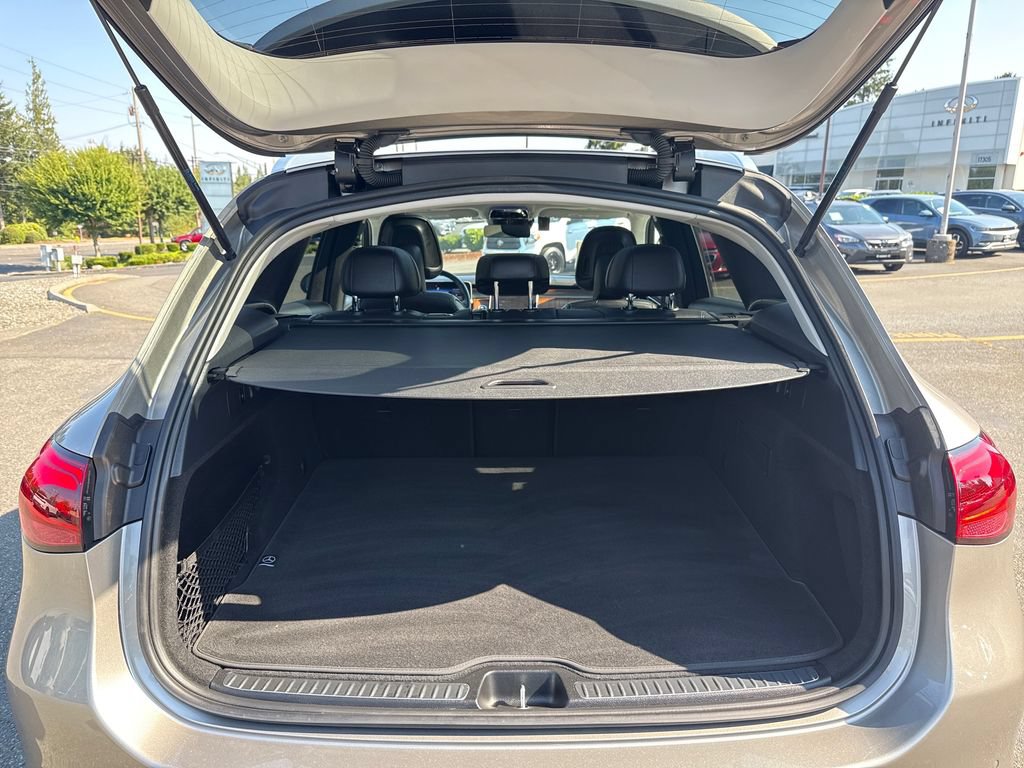 Used 2024 Mercedes-Benz GLC 300 4MATIC image 25