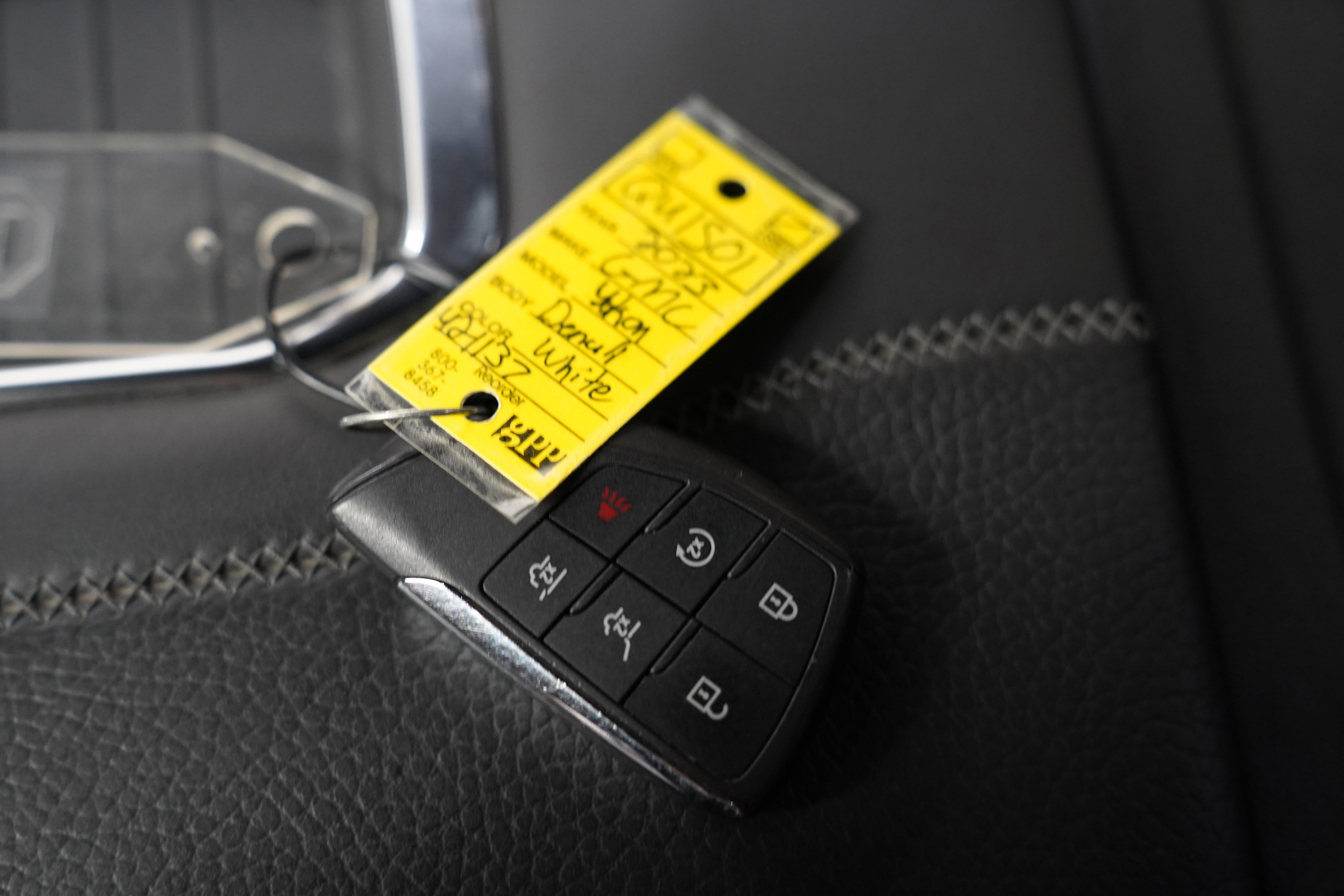 Used 2023 GMC Yukon Denali image 32