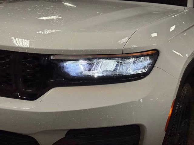 Used 2023 Jeep Grand Cherokee Altitude video 2